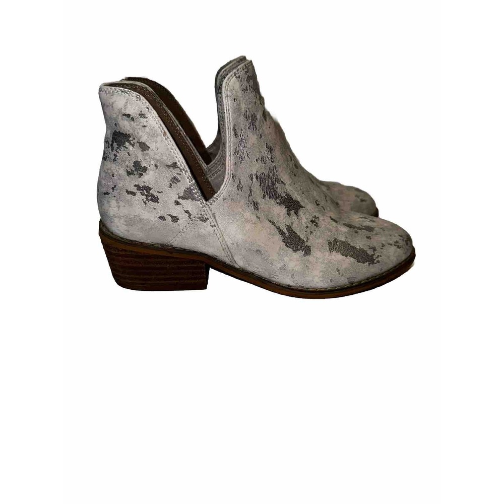 Boutique by Corky's Wayland White & Metallic Silver Ankle Bootie Size‎ 6